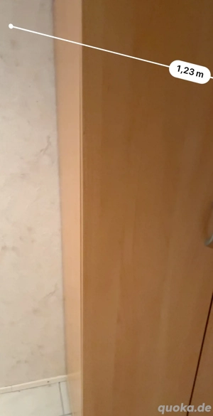 Zweitüriger Schrank in heller Holzoptik