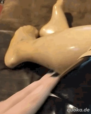 Wenn ich deine Füsse und Beine so sehen und bewundern könnte...