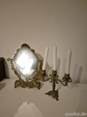 Spiegel in Messingrahmen mit passendem Kerzenständer