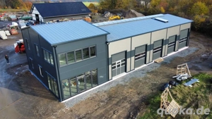 Industriehalle Stahlhalle Hallenbau mit Wohnung Büro, zwei Etagen