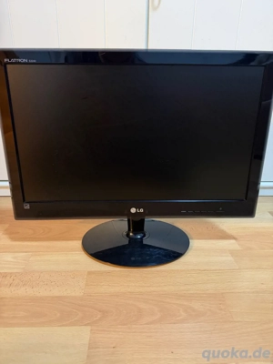 LG Monitor 24 Zoll - VGA & DVI inkl. VGa - HDMI-Kabel
