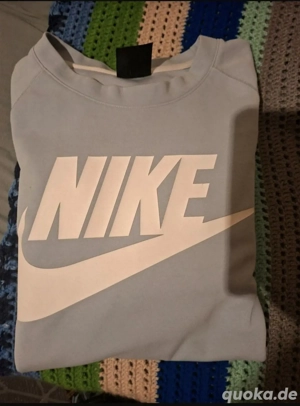 nike Pullover hellblau 
