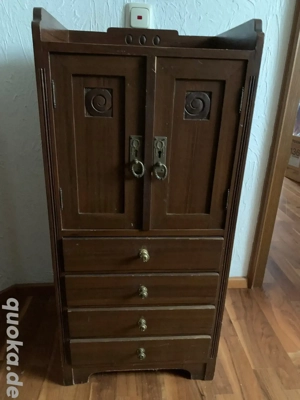 Biedermaier-Notenschrank