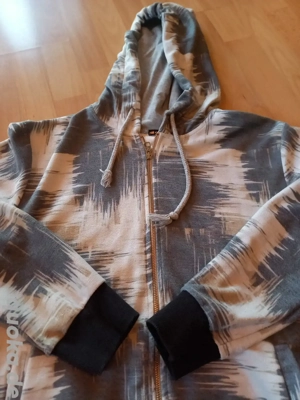 Kapuzenjacke Größe L