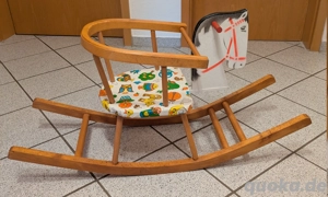 Schaukelpferd mit Sicherheitsbügel und Haltegriff