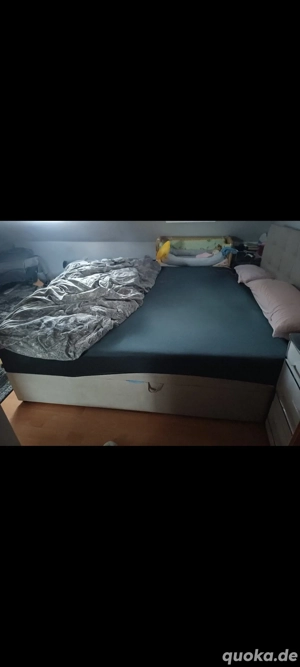 Boxspringbett und Kleiderschrank+Kommoden 