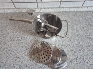 Flotte Lotte für passierte Püree oder Soßen 