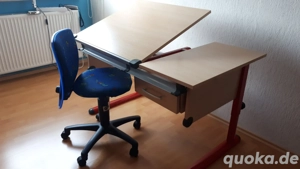 Kinderschreibtisch und Kinderstuhl