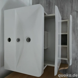 Schrank mit Waschbecken 