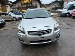 Toyota Avensis 2.2 D-CAT Sol Bild 3