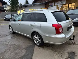 Toyota Avensis 2.2 D-CAT Sol Bild 5