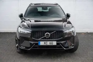 Volvo XC60 B5 AWD Benzin Plus Dark Bild 2
