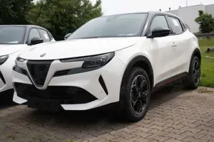 Alfa Romeo Junior Q4 Ibrida 1.2 VGT  Prem+Tech+Sport-Paket