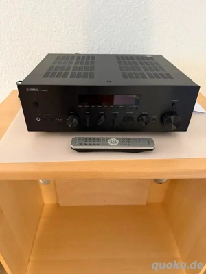 Yamaha R-N600A Netzwerk Stereo-Receiver mit Fernbedienung