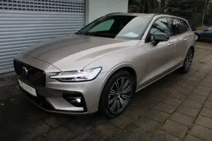 Volvo V60 B4 B DKG Plus Dark LED Navigation Leder Panorama B Bild 3