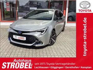 Toyota Corolla 2.0 Hybrid TS Teamplayer in verschiedenen Farben