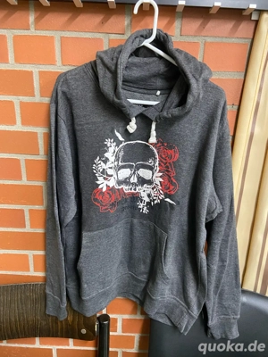Grauer Hoodie mit Totenkopf und Rosen Design