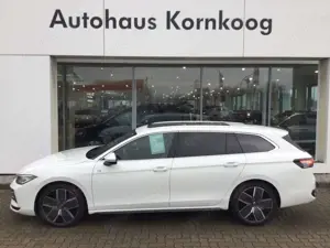 Volkswagen Passat Variant 1.5 eTSI DSG R-Line LED NAVI APP AC