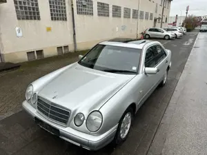 Mercedes-Benz E 200 Gepflegt Tüv Bis 04/2027