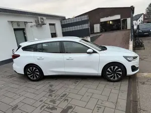 Ford Focus Titanium Automatik  LED Großes-Navi Automatik Bild 3