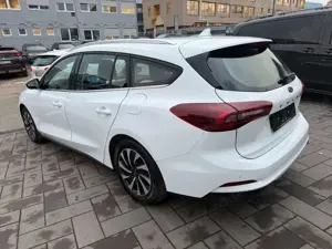 Ford Focus Titanium Automatik  LED Großes-Navi Automatik Bild 5