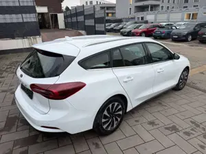 Ford Focus Titanium Automatik  LED Großes-Navi Automatik Bild 4