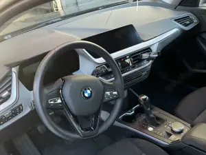 BMW 116 116i - frischer TÜV, Navi, etc. Bild 4