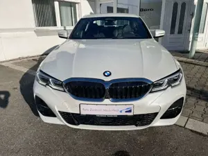 BMW 330 Bild 2