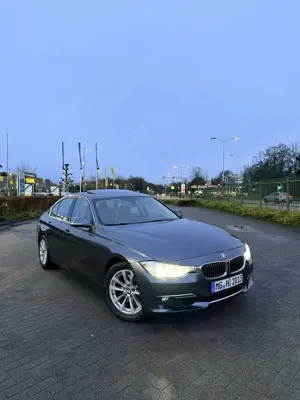 BMW 330 330d xDrive Aut. Blue Performance Bild 2