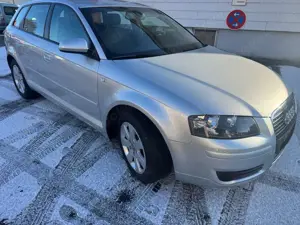 Audi A3 1.6 Ambiente DSG NAVI 1 HAND ORGINAL KM STAND!!! Bild 4