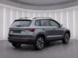 Skoda Karoq TOUR 1.5TSI*DSG AHK Matrix-LED ACC R-Kam Bild 4
