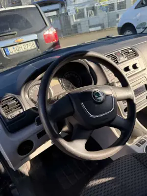 Skoda Fabia Mit Neue Tüv nur 130250 Sehr Sprasam,mit Alu