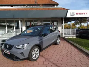 SEAT Arona Arona 1.0 TSI FR DSG 115PS AHK Navi ACC Parklenk.