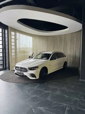 Mercedes-Benz E 300 AMG / Night Paket / MBUX / Burmester / Garantie