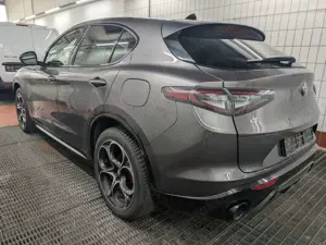 Alfa Romeo Stelvio Veloce Q4 NAVI SHZ LEDER-ARMATURENBRETT Bild 4