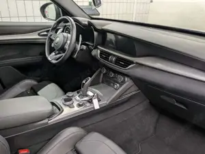 Alfa Romeo Stelvio Veloce Q4 NAVI SHZ LEDER-ARMATURENBRETT Bild 5
