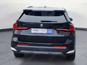 BMW X1 sDrive20i Panorama-Glasdach AHK Sportsitze Rü Bild 4