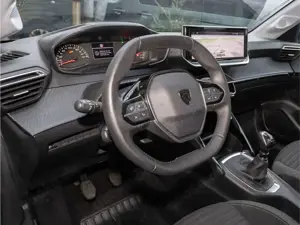 Peugeot 208 PureTech Active +LED+KLIMA+BC+NAVI+CARPLAY++ Bild 4