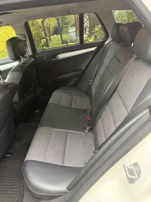 Mercedes-Benz C 180 T CGI Automatik BlueEFFICIENCY Elegance Bild 2