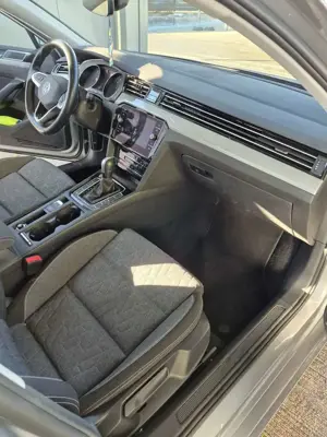 Volkswagen Passat Variant 1.5 e-TSI OPF DSG Business Bild 4