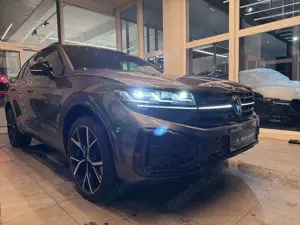 Volkswagen Touareg R-Line 3.0TDI*DYNAUDIO,PANO,AHK,LUFT,HA-LENK*