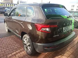 Skoda Karoq CLEVER 1.5 TSI DSG Navi LED el.Klappe ACC Kamera Bild 3