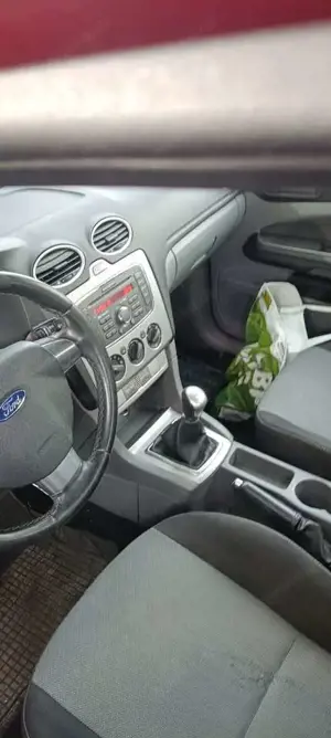 Ford Focus Turnier 1.6 TDCi DPF Viva I Bild 4