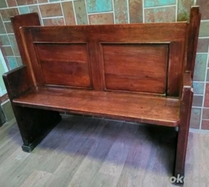 original Kirchenbank, französisch gothischer Stil 