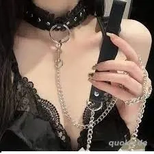 Gehörige, devote FRAU 18+ gesucht, die das Verlangen hat