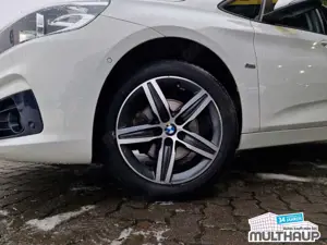 BMW 218 Active Tourer i Sport Line SHZ PDC Navi Bild 2