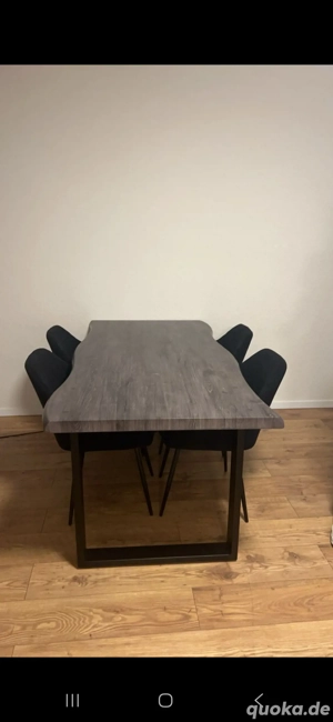 Esszimmertisch mit Stühlen 