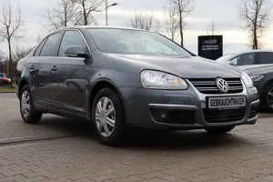 Volkswagen Jetta 1,6 *Mängel*3-Hand*TÜV-04.26*PDC*Temp*Allwe