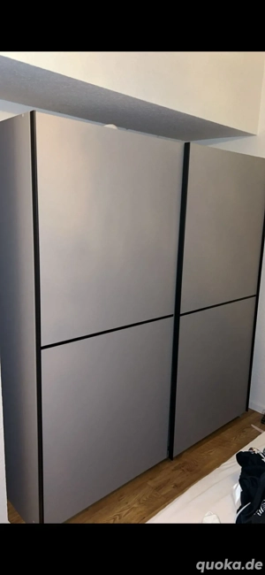 Schwebetürenschrank