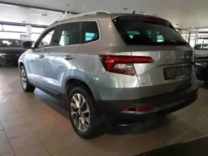 Skoda Karoq Clever 1.5 TSI DSG ACC+RKAM+CARPLAY+NAVI Klima Bild 5